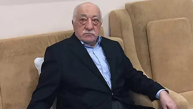 FETÖ lideri Gülen'in burnunu sildiği mendilin sahibi belli oldu!