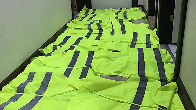 FETÖ'nün hücre evinden sarı yelekler çıktı