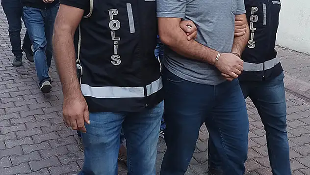 FETÖ'nün hücre evlerinde saklanan 16 şüpheliden 13'ü Ankara'da yakalandı
