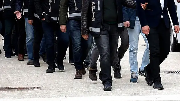 FETÖ'nün sözde TSK yapılanmasına yönelik İzmir merkezli operasyonda 12 gözaltı
