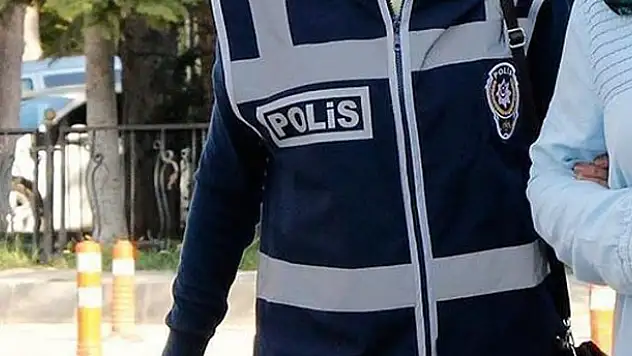 FETÖ'nün sözde 'Türkiye imamı Mustafa Özcan'ın kızı Zehra Bozkurt yakalandı .