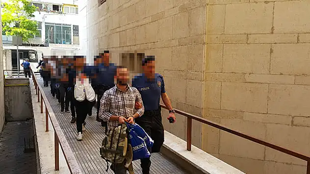 FETÖ şüphelisi 40 askerden 17'si tutuklandı