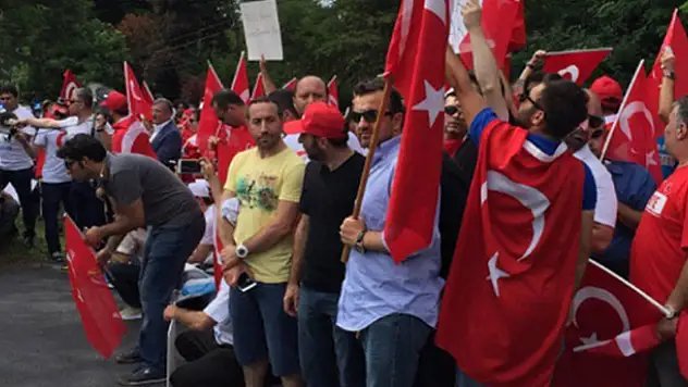 Fetullah Gülen mitingin sesini duymasın diye makinelerini çalıştırmışlar!