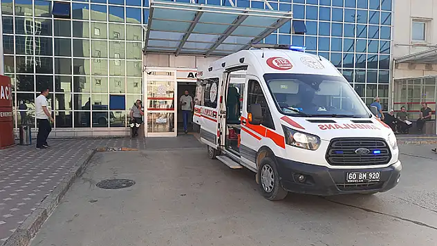 Fiat-Tofaş ağaca çarparak ikiye ayrıldı, araçtaki iki kişi hayatını kaybetti
