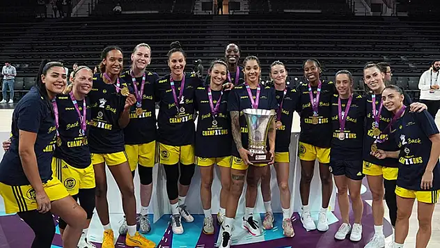 FIBA Kadınlar Süper Kupa'nın sahibi Fenerbahçe Opet
