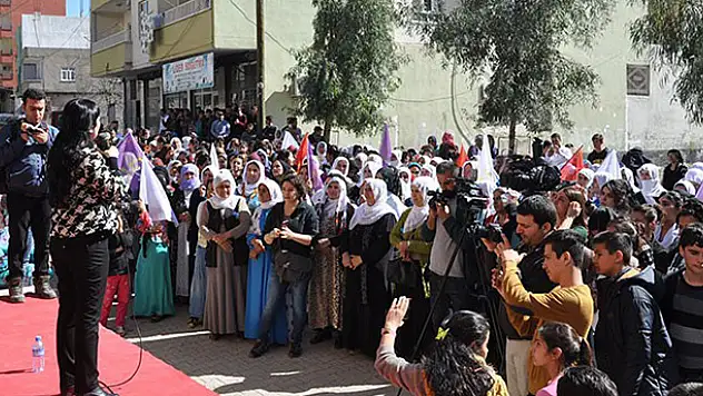 Figen Yüksekdağ 8 Mart Dünya Kadınlar günü hakkında bir konuşma yaptı