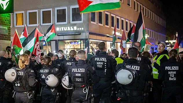 Filistin gösterileri ve orantısız polis şiddeti: Alman polisini kim yönlendiriyor?