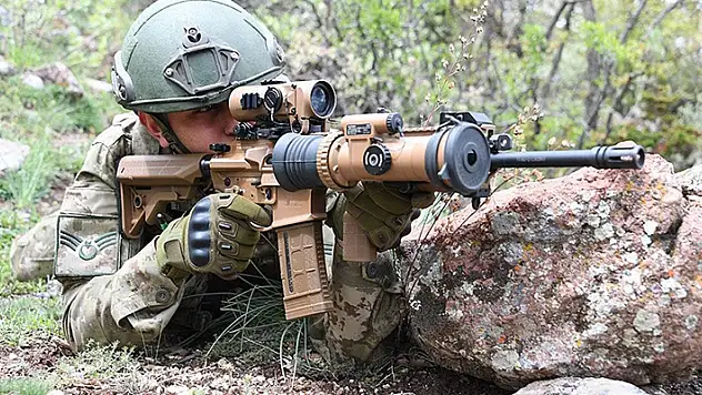 Fırat Kalkanı bölgesinde 2 PKK/YPG'li terörist etkisiz hale getirildi
