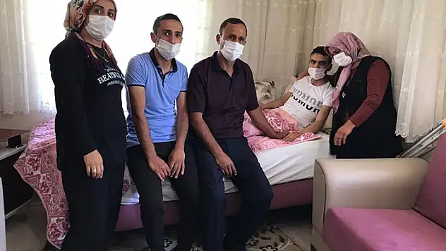 Fırat Kalkanı harekat bölgesinde gazi olan asker Konya'daki baba evinde
