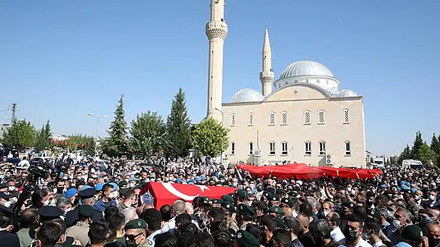 Fırat Kalkanı Harekatı şehitleri son yolculuklarına uğurlandı
