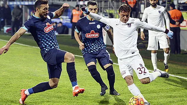 Fırtına Rize'de dağıldı