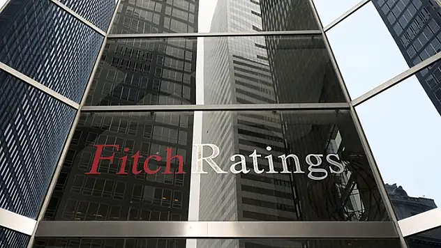 Fitch, Fransa'nın kredi notunu düşürdü