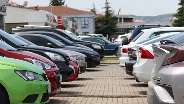 Fiyatlar düştü, havalar da ısınınca ikinci el hareketlendi
