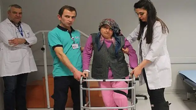 Fizyoterapi İle Ayağa Kalktı