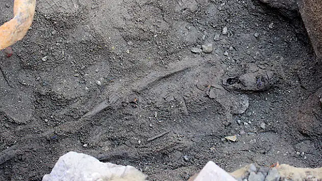 Foça'da 2500 Yıllık Lahitler Bulundu