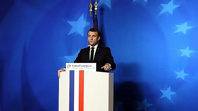 Fransa'da halkın yüzde 60'ı Macron'dan memnun değil