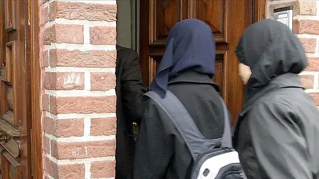 Fransa'da kıyafeti yüzünden derslere alınmayan Müslüman öğrenci, gördüğü ayrımcılığı BM'ye taşıdı

