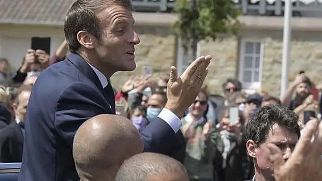 Fransa'da Macron'un partisi yerel seçimlerde ağır yenilgi aldı