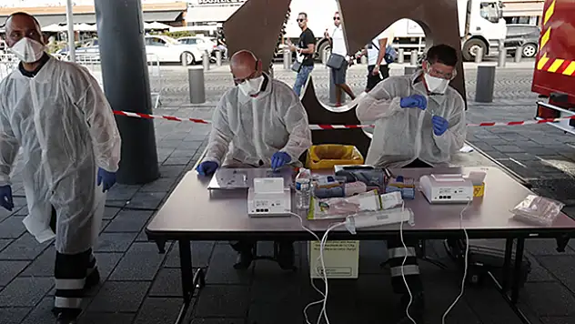 Fransa'da son 24 saatte 10 bin 593 yeni vaka tespit edildi