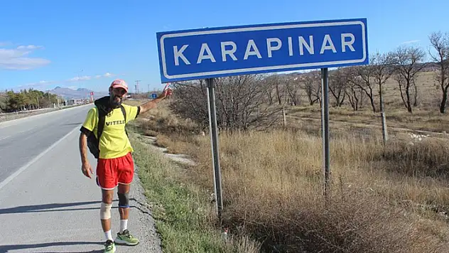 Fransa'dan yola çıkan koşucu, Konya'da mola verdi!  Koşa koşa Adana'daki maratona gidiyor
