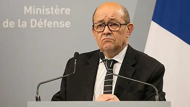 Fransa Savunma Bakanı Le Drian: DAEŞ Irak'ta geri çekiliyor