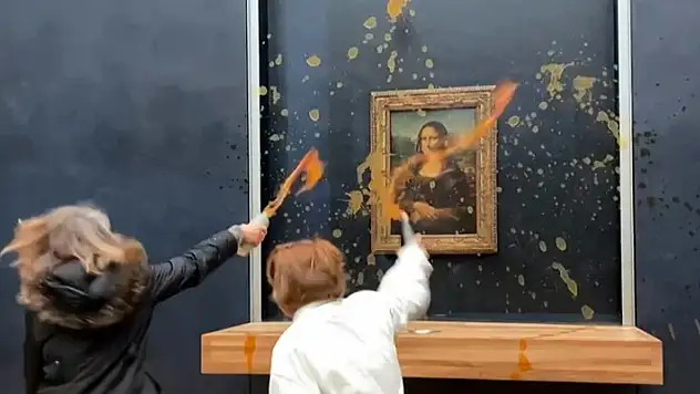 Fransa'da aktivistler Mona Lisa tablosuna çorba fırlattı