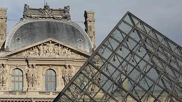 Fransa'da Louvre Müzesi soygunuyla ilişkili bir kişi daha gözaltına alındı