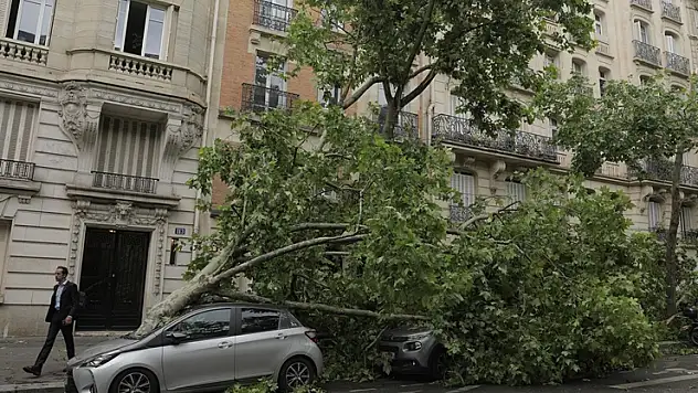 Fransa'da Nils Fırtınası nedeniyle 900 bin hane elektriksiz kaldı