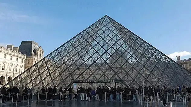 Fransa'daki Louvre soygunu sonrası flaş gelişme!