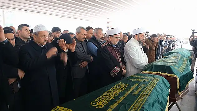 Fransa'daki yangında hayatını kaybeden 3 kardeş son yolculuğuna uğurlandı