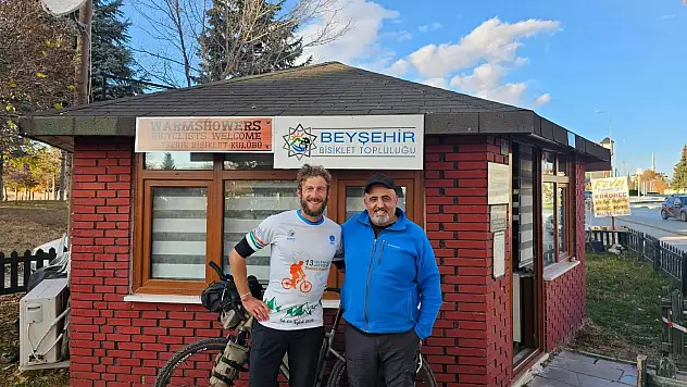 Fransız bisiklet tutkunu Beyşehir'de mola verdi