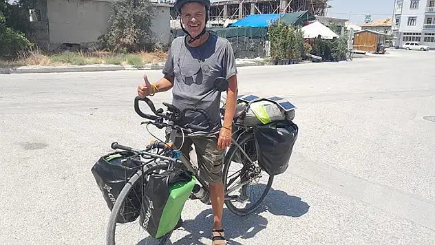 Fransız bisikletçi 3 bin 500 kilometre pedal çevirerek Konya'ya ulaştı