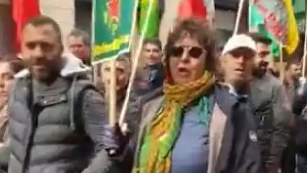 Fransız kadın PKK eylemcilerine böyle haykırdı: Ne mutlu Türk'üm diyene