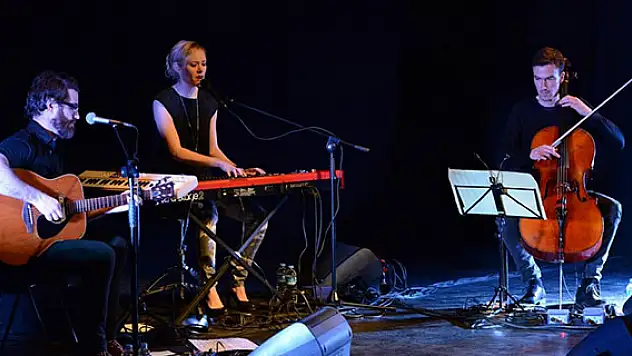 Fredrika Stahl hayranlarını büyüledi