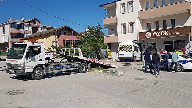 Frenleri tutmayan öğrenci servisi iş yerine daldı: Faciadan dönüldü