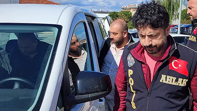 Fuhşa zorlamaktan gözaltına alındı, 'Esnafız, çikolata satıyoruz' dedi
