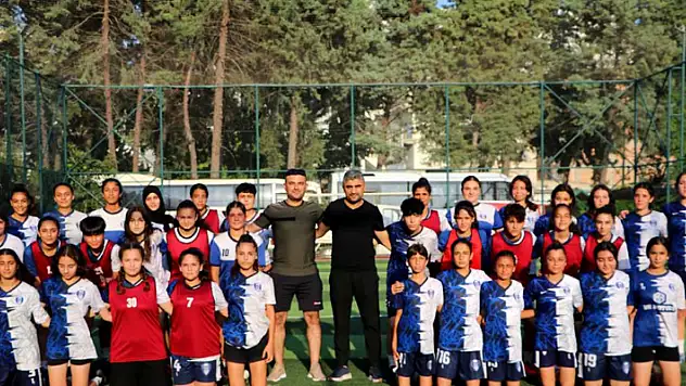 Futbol aşkına 200 kilometre yol gidiyorlar