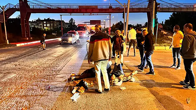 Futbolcu eşinin kullandığı otomobil, üst geçidin altında yayalara çarptı: 2 yaralı
