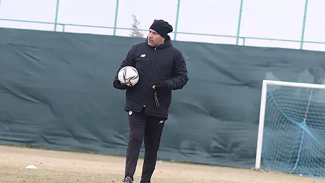 Futbolcularımın alınlarından öpüyorum