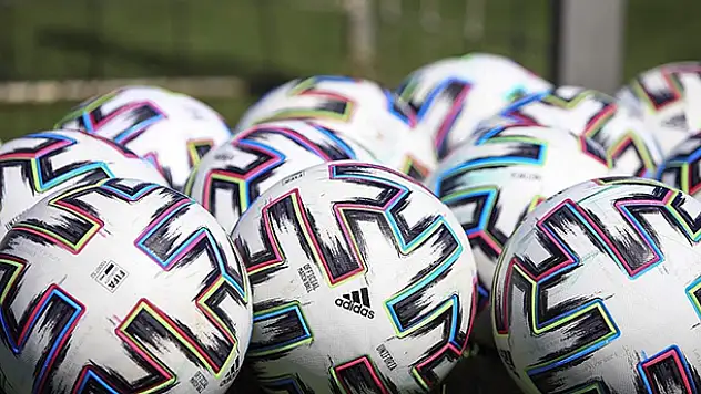 Futbolda ara transfer dönemi yarın kapanıyor