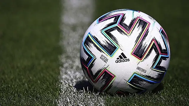 Futbolda birinci transfer döneminin başlangıcı bir hafta ertelendi
