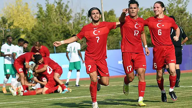 Futbolda şampiyon Türkiye
