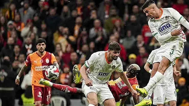 Galatasaray 4'te 4 için Alanya önünde
