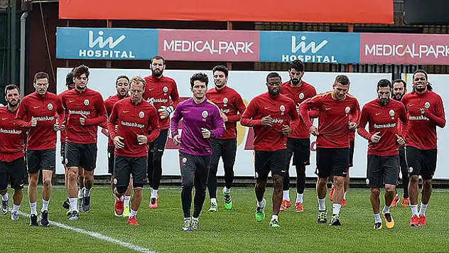 Galatasaray'da Muslera ve Chedjou takımla çalıştı