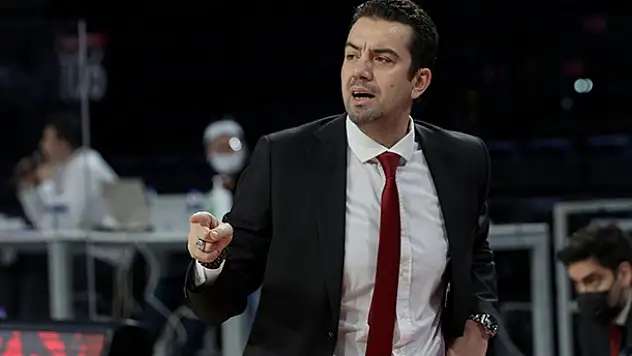 Galatasaray'da Ömer Uğurata ile yollar ayrıldı
