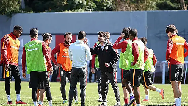 Galatasaray'da Sneijder Ankara'ya götürülmedi