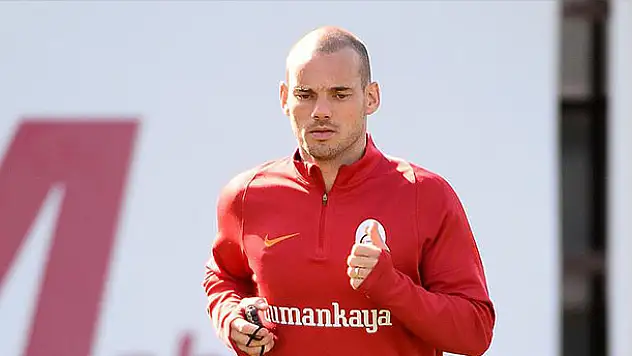 Galatasaray'da Sneijder'in tedavisi sürüyor