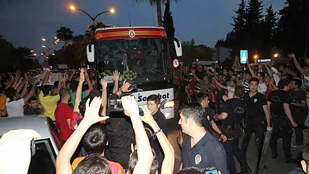 Galatasaray kafilesi, Adana'ya gitti