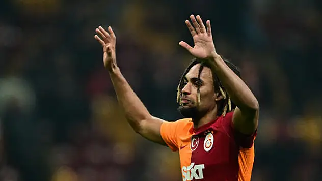 Galatasaray, Sacha Boey'u rekor bedelle Bayern Münih'e gönderdi
