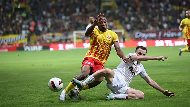 Galatasaray sezonun ilk haftasında Mondihome Kayserispor ile berabere kaldı
